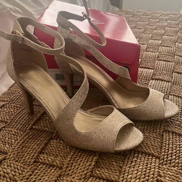 Closing closet Gold sparky dress heels - Picture 1 of 10